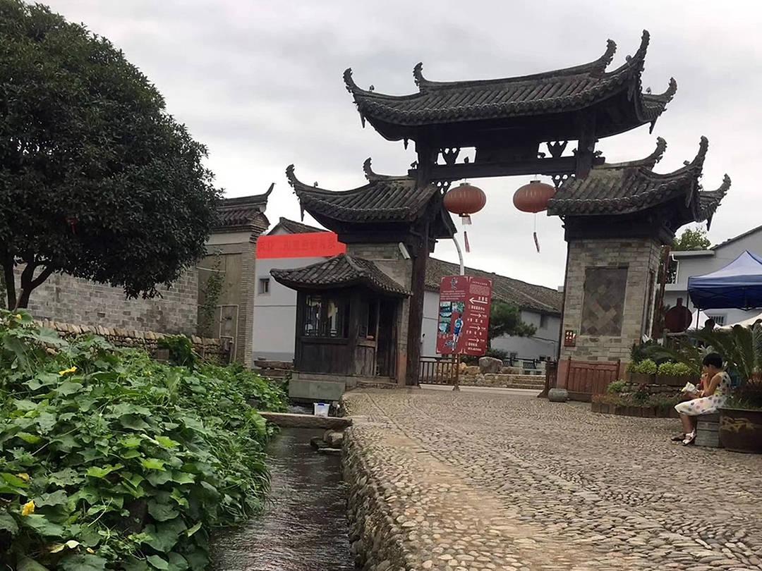 你遇到过贩卖焦虑的教育自媒体吗?对于他们的行为你是怎么看的?- 专业有问必答平台